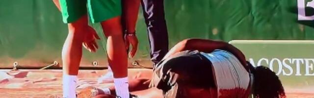 Mučne scene na RG: Teniserku u suzama izneli sa meča, otac utrčao na teren kad je video šta se dešava