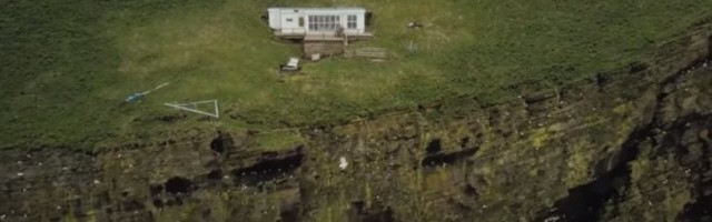 MISTERIJA NAJUSAMLJENIJE KUĆE NA SVETU! Od zombi apokalipse do toga da uopšte NE POSTOJI /FOTO/VIDEO