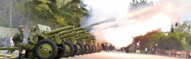 (FOTO) 10 PLOTUNA IZ ŠEST TENKOVA, HELIKOPTERI, BOJNI BRODOVI... SVE JE GRMELO! Srbijo, možeš mirno da spavaš!