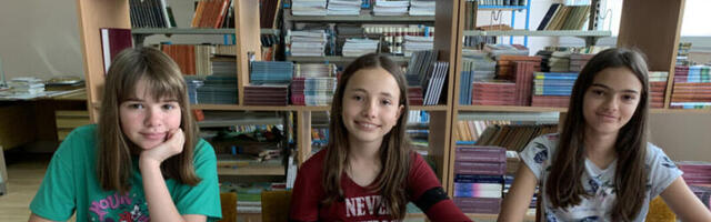 Tri diplome sa okružnog takmičenja iz biologije za učenice škole u Ivanju