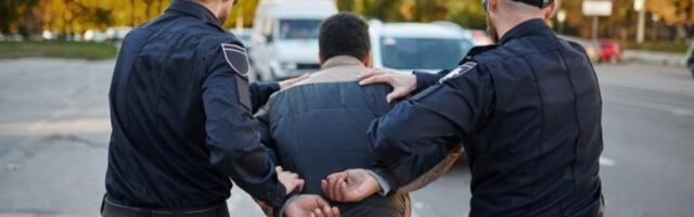 UHAPŠEN SRBIN U SEVERNOJ MAKEDONIJI: Krijumčario migrante iz Sirije, pa mu stavljene lisice na ruke!