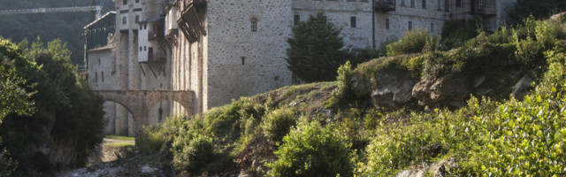 Čudo na Svetoj Gori! Monasi se sastali za fotografisanje, a onda se pojavila ona