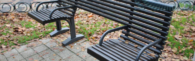 Postavljeni urbani mobilijari