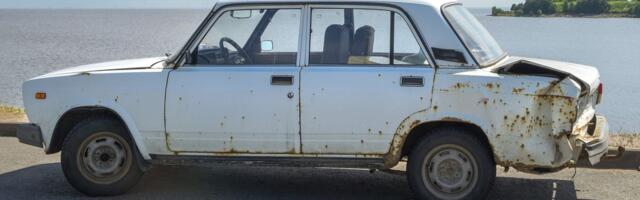 Vozač se požalio mehaničaru da "mu nešto lupa": Kada su podigli automobil imali su šta da vide... odnosno, nisu! Dobro je da je još živ!