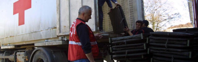 ​Министарство за рад помогло набавку два возила Црвеног крста