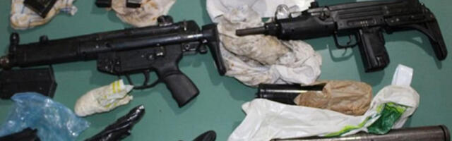 AUTOMATSKE PUŠKE, SNAJPER, EKSPLOZIVNE NAPRAVE...! U garaži na Novom Beogradu pronađena ogromna količina oružja! VELIKI BROJ POLICAJACA NA TERENU!