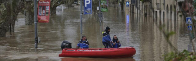 Француска: Четири департмана и даље под црвеним упозорењем на поплаве, стиже нова олуја