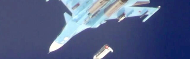 Руски Су-34 у акцији: уништен центар за беспилотне летелице (видео)