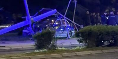 TEŠKA SAOBRAĆAJKA U NIŠU: Auto se zakucao u banderu (VIDEO)