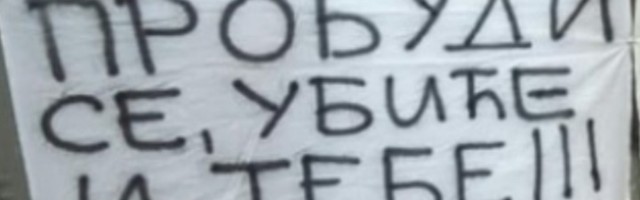 "Probudi se, ubiće i tebe": Građani i dalje na ulici (FOTO)