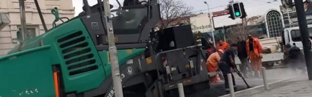 Nema više kocki na Trgu republike, stiže asfalt (VIDEO)