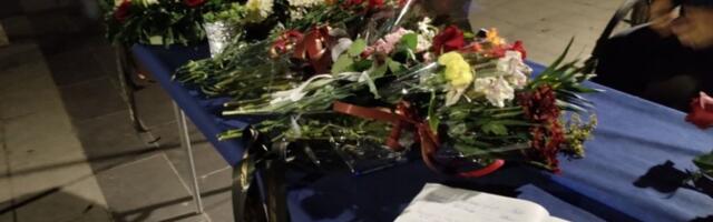 POTRESNO U KOČANIMA: Građani pale sveće, upisuju se u knjigu žalosti (FOTO/VIDEO)