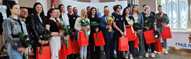 Leskovac proslavio istorijske uspehe u odbojci: Dubočica i Leskovac 98 u Superligi, sada sanjaju titulu