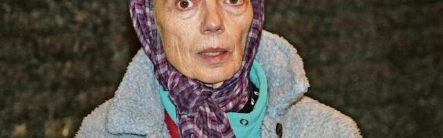 "Otac je umro, a mama se u svemu tome nije snašla": Sin glumice Vesne Pećanac koja se hrani u narodnoj kuhinji progovorio o porodici