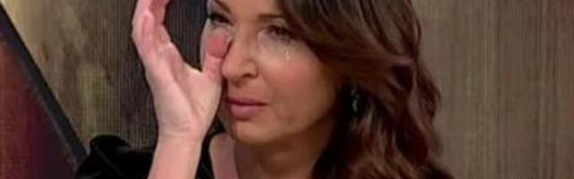 NAROD I NE SANJA ŠTA JOJ PIŠE U DOKUMENTIMA: Voditeljka i dalje nosi prezime bivšeg muža, ZAŠTO SE OVO KRIJE?