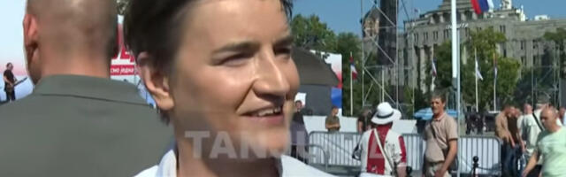Brnabić: “Građani koji pristižu na skup već poslali poruku da je Srbija jedna porodica”
