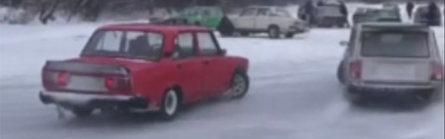 ZEZANJE Lade proklizavaju po zaleđenoj krivini (VIDEO)