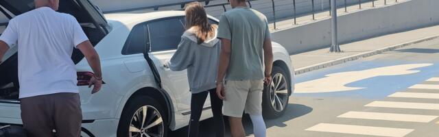 (FOTO) BOGDAN BOGDANOVIĆ USLIKAN U DRUŠTVU MISTERIOZNE BRINETE: Stigao u Srbiju, spakovao kofere, pa otišli u nepoznatom pravcu