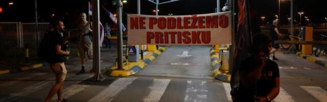 Razbijena stakla i prolivena farba na zgradi člana zbora Zvezdare