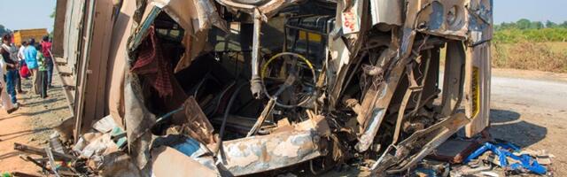 Autobus sleteo sa puta, poginulo 26 ljudi (FOTO)