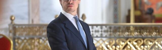 Princ Filip Karađorđević PEČE RAKIJU: Na porodičnom imanju postavio kazan i pokazuje sinu kako se održava tradicija (FOTO)