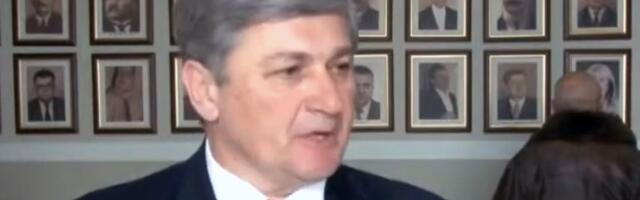 Živeo kao car dok je bio deo vlasti, a sad je pljuje na sva usta: Jolović godinama muljao po Lučanima, čim je zglajznuo - trk na opozicione medije