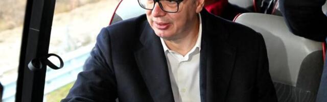 OVO SU VELIKE I VAŽNE STVARI ZA NAS! Predsednik Vučić posle otvaranja nove deonice Moravskog koridora: Ponosan sam na nas - ovako se Srbija gradi! (FOTO)