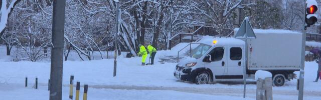Na terenu 83 vozila zimske službe JKP "Beograd-put" rade na raščišćavanju terena