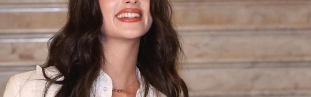 Ćerka Monike Beluči pozirala u donjem vešu: Od vrelih kadorva zastaje dah, svi kažu da je kopija svoje majke