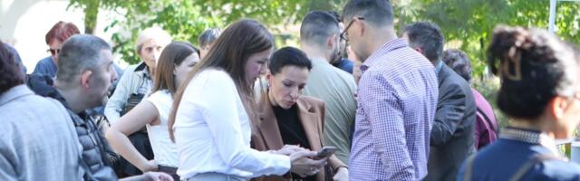 Blokaderi oči povadiše jedni drugima! Ne mogu da sakriju koliko se mrze - ovo je dokaz (FOTO)