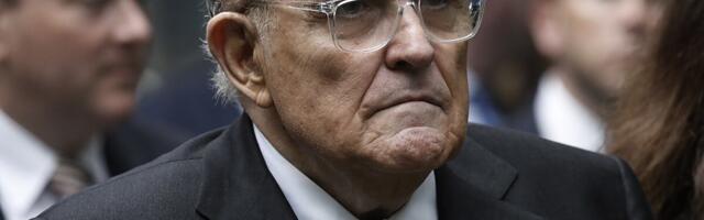ĐULIJANI U BOLNICI U KRITIČNOM STANJU! Tramp bivšeg savetnika nazvao "istinskim borcem i daleko najboljim gradonačelnikom u istoriji Njujorka" (FOTO)