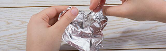 MAJKA PRONAŠLA ĆERKI FOLIJU ISPOD JASTUKA: Pitala ljude na mrežama šta je to, njihov odgovor ju je ZAUVEK SMOŽDIO!