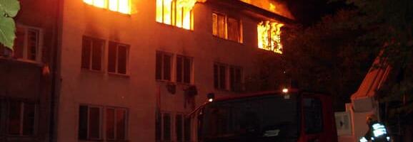 Provalio u kuću, vezao i maltretirao ženu a zatim joj zapalio kuću