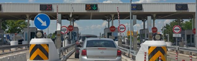 Ogromne gužve na autoputu nakon naplatne rampe za ulazak u Novi Sad (VIDEO)