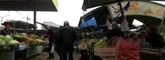 Kupus 25, luk 30, cvekla 80 a tek paprika: Detaljni cenovnik povrća na leskovačkoj pijaci, povoljne cene oduševile mnoge