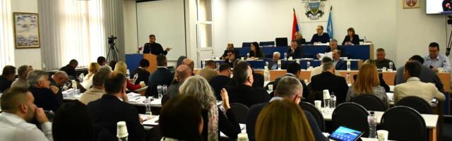 NOVČANA NAKNADA RODITELJU-NEGOVATELJU: Nova mera podrške roditeljima u Loznici