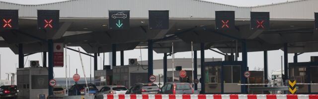 Nema igla gde da padne: Vozila u mestu stoje 4 sata