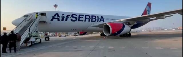 JOŠ JEDAN AVION ER SRBIJE POLETEO ZA DUBAI: Više od 260 Srba vraća se oko ponoći iz ratom zahvaćenog Bliskog istoka