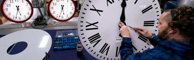 Haos zbog pomeranja sata u SAD: Stručnjaci upozoravaju na opasnosti po srce i bezbednost u saobraćaju