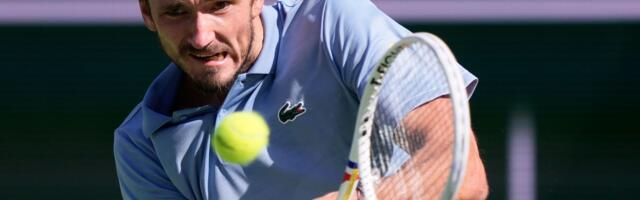 Japanac dobio najluđi set protiv Medvedeva, pa sve prosuo i propustio Danila u treće kolo Majamija