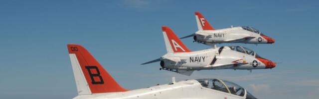 Američka mornarica menja pravila: Novi trenažni avioni bez sletanja na nosače, fokus na simulacije i uštede