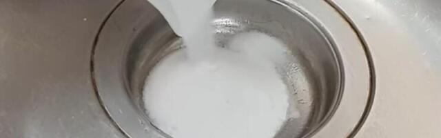 OVO ČAK I VODOINSTALATERI RADE KAD OTPUŠAVAJU SUDOPERU! Trik koji čini čudo - problem će biti rešen za tren