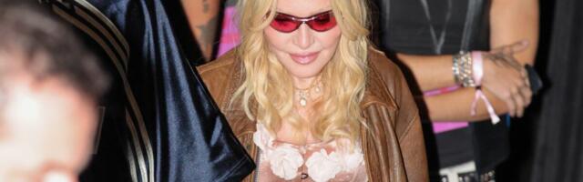 Madona u gej klubu pljeskala vlasnika po zadnjici: Pojavila se sa 37 godina mlađim dečkom, pa svima uputila jaku poruku