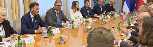 Почео пленарни састанак делегација Србије и Чешке, предводе га Вучић и Бабиш