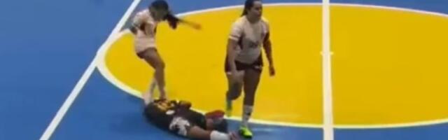 Jezive scene iz Brazila: Futsalerka šutirala rivalku u glavu dok je ležala na zemlji (VIDEO)