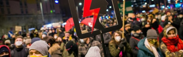 Veliki protesti u Poljskoj zbog primene odluke da se abortus zabranjuje
