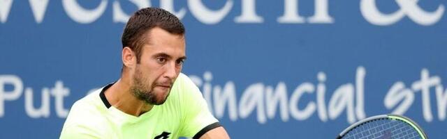 Francuz diskvalifikovan zbog psovanja sudije, Laslo Đere u četvrtfinalu Adelaida