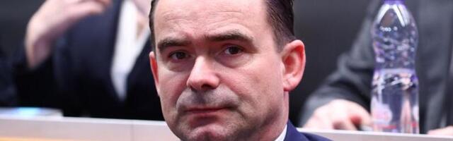 Šok u Amsterdamu: Overmars napustio Ajaks zbog neprikladnih poruka koleginicama