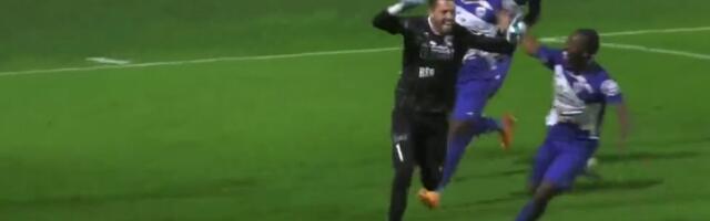 Provedel je prošlost, Evropa ima novog heroja: Golman u Francuskoj odbranio penal, pa dao gol vredan boda! (VIDEO)