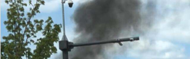 POŽAR u Beogradu na vodi: Širi se gust crn dim (FOTO/VIDEO)